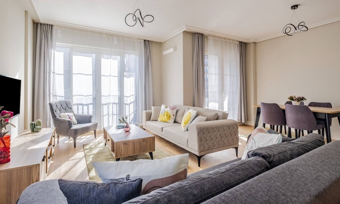 Umraniye Apartment | Residence Flat with Balcony in Umraniye