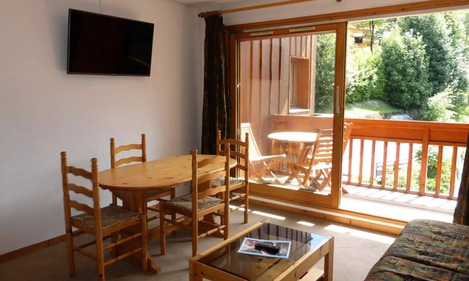 Meribel Centre Apartment | Residence Le Cristal - Apartment 2 rooms 4 people located in Méribel center with outdoor pool and close to shops