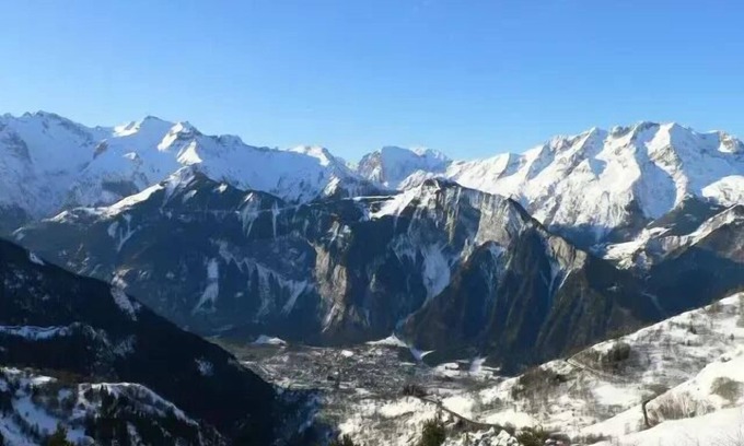 Eclose-Ouest Apartment | Residence View And Sun - APARTMENT ALPE DHUEZ QUARTIER PASSEAU
