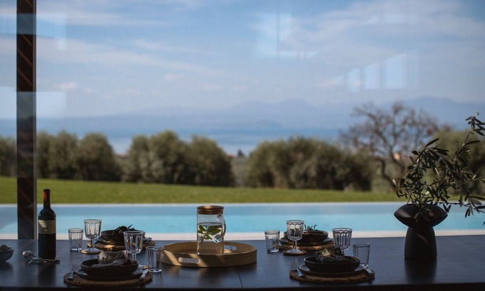 Cavaion Veronese Villa | Residenza Cavaion - Exclusive design with infinity pool, park and 180° lake view
