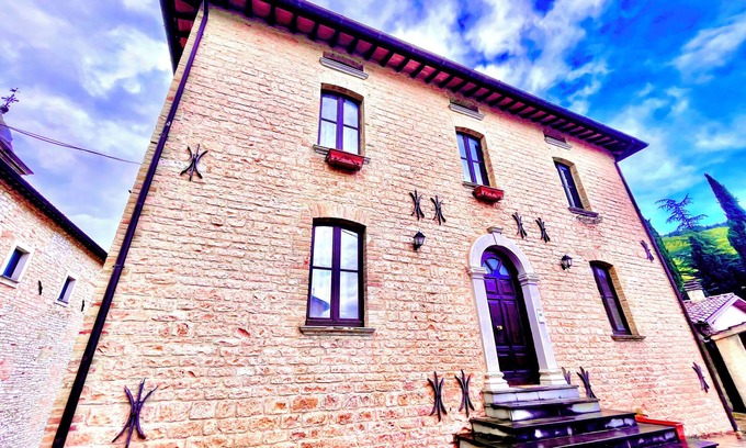 Nocera Umbra Villa | Residenza D'epoca Colle, Immersa nel Verde tra le più Belle Location Umbre