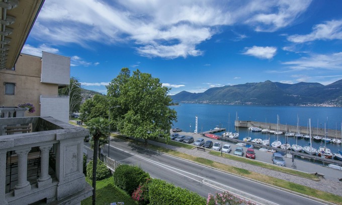 Luino Apartment | Residenza Oleandro Lake View Luino Center, Luino, Italy