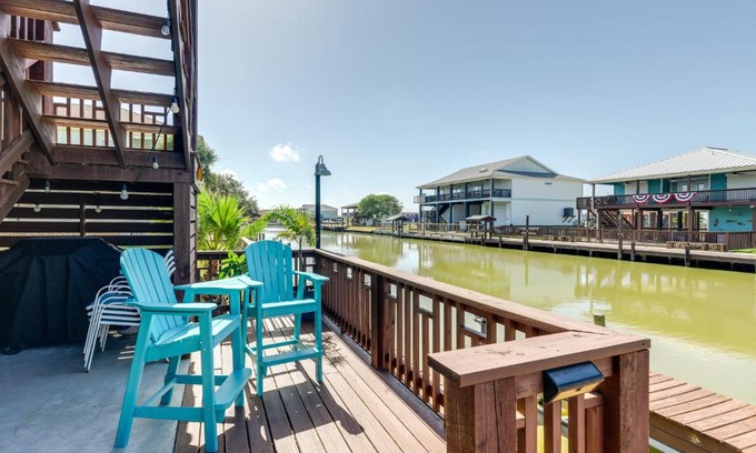 Rockport House | Resort Perks Waterfront Rockport Home!