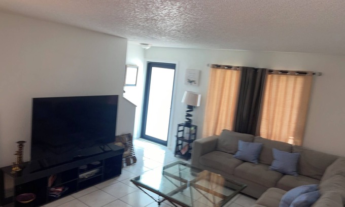 Sunrise Apartment | Rest Up and Relax 2BDRM/King Bed