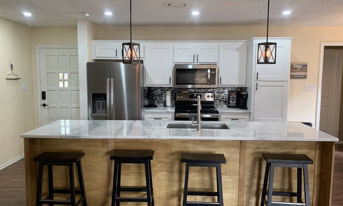 Lubbock House | Rest your paws at this 3 bedroom Lubbock house