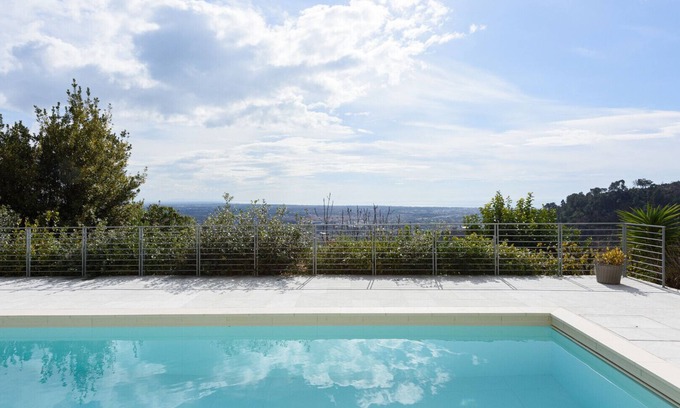 Strettoia Apartment | Restelli Suite - Modern studio flat with shared garden and pool in Pietrasanta