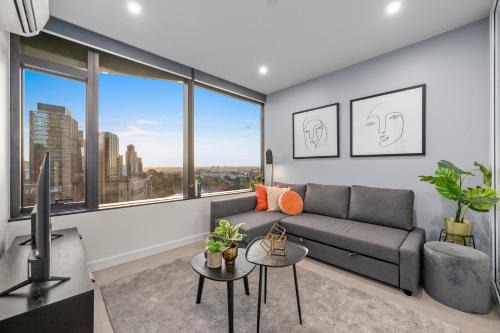 Melbourne Central Business District Apartment | Restful CBD Park Views Retreat