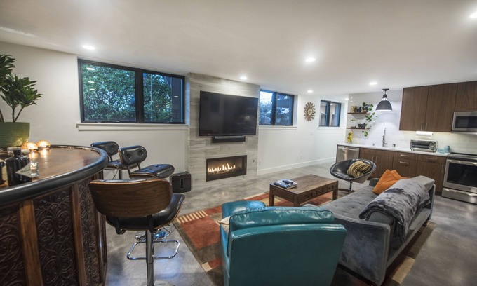 Lawton Park House | Restful, Convenient Getaway Near Downtown and Seattle’s Largest Park