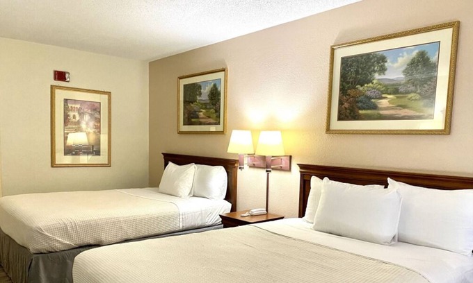 Mount Vernon House | Restful Stay! 2 Great Units Near Parks & Attractions, Free Breakfast & Parking