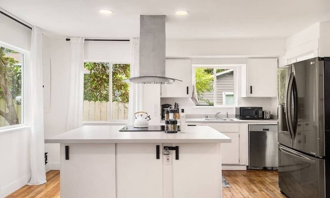 Victory Heights House | Restful Victory Heights Home | 15 min To Downtown | 10 min UW Medical Center