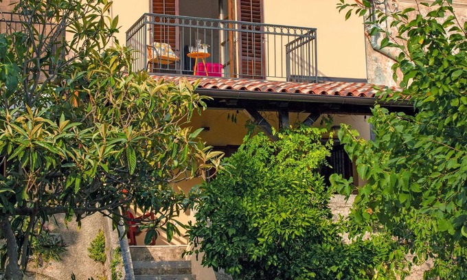 Kornic House | Restored farmhouse near the sea