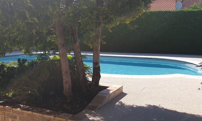 Mouleydier House | Restored stone house with unheated swimming pool, 10 kms from Bergerac.