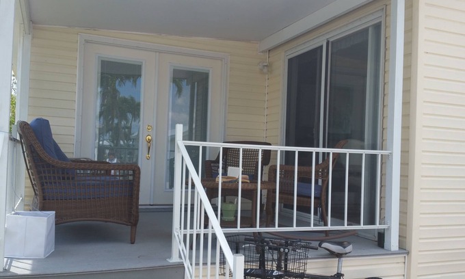 Naples House | Retired resident of sunny Naples