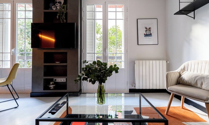 Ibiza Apartment | Retiro at Your Doorstep: Enjoy the Heart of Madrid