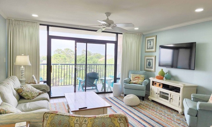 North Litchfield Beach Condo | Retreat 514 - 2nd Row, Great View, Pool, Ocean!