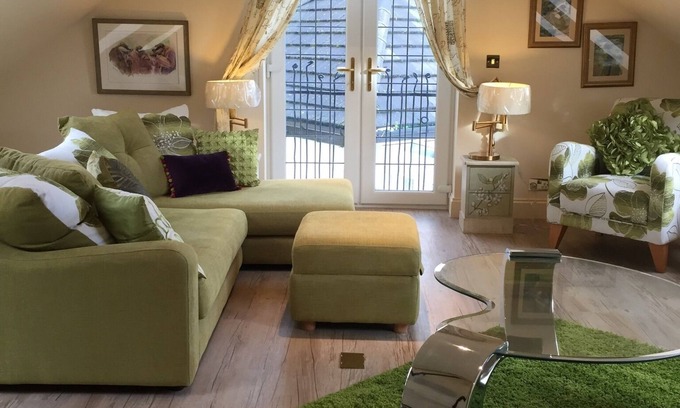 Ayr Bed & Breakfast | Retreat at The Knowe Auchincruive Estate