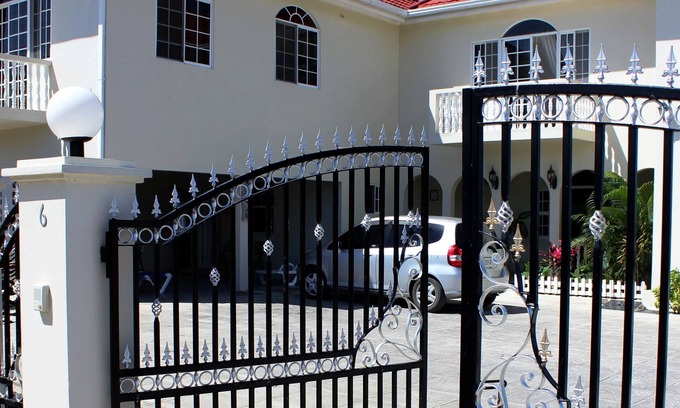 Corral Spring House | Retreat Guesthouse Luxury Suites