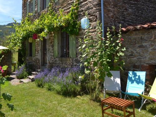 Villeneuve-dʼAllier House | Retreat in Villeneuve-d'Allier