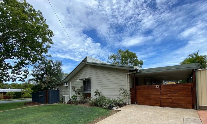 Slade Point House | RETREAT ON JANZ cheerful 4BR home, pool/games room