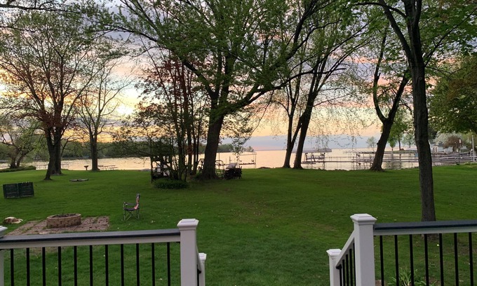 Black Wolf House | Retreat on Lake Winnebago
