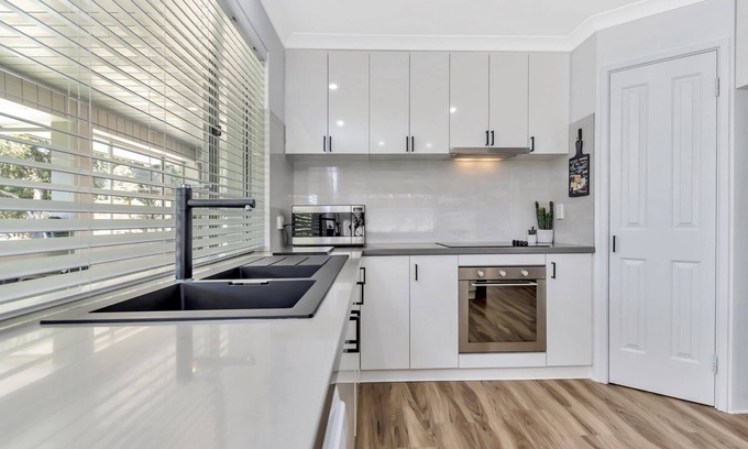 South Yunderup House | Retreat on the Murray. Riverfront modern home with private jetty.