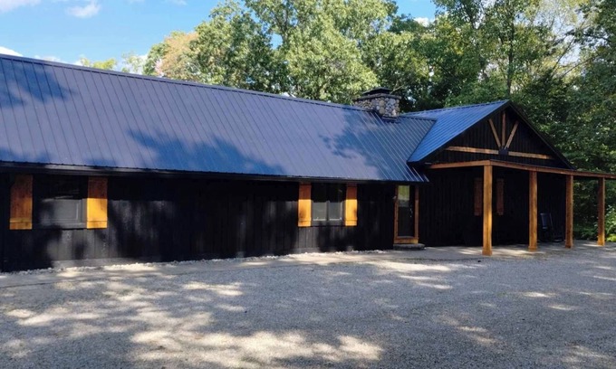 Laurelville Cabin | Retreat on the Ridge in Hocking Hills-Beautiful cabin 5 miles to Rock House