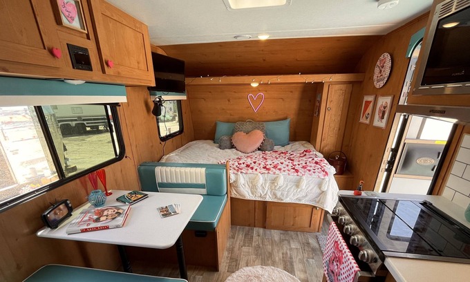 Tow House | Retro camper trailer on shores of Lake Buchanan