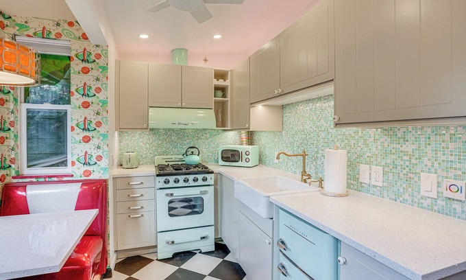 El Sobrante Apartment | Retro El Sobrante Apartment Near San Francisco!