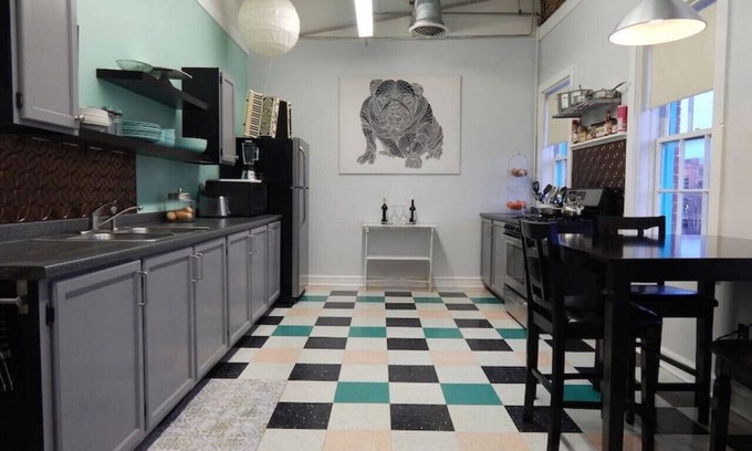 Salisbury Apartment | Retro Hipster: Close to downtown, dining and fun