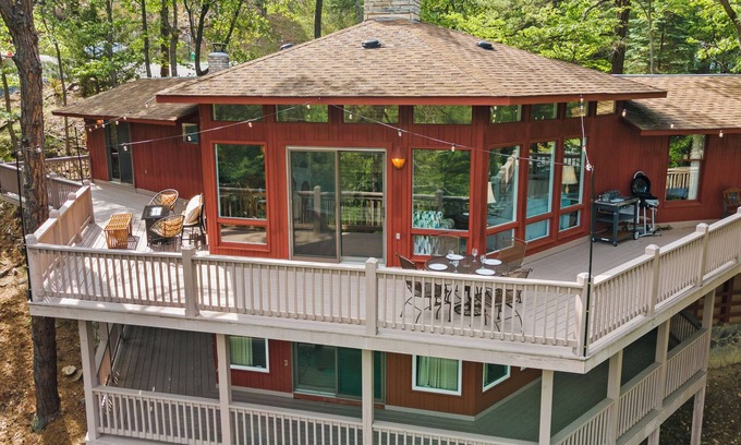 McGaheysville House | Retro Lodge ★ Great Location ⟁ Fire Pit ▞▚ Arcade ♡ Pet Friendly ▲ Mountain View