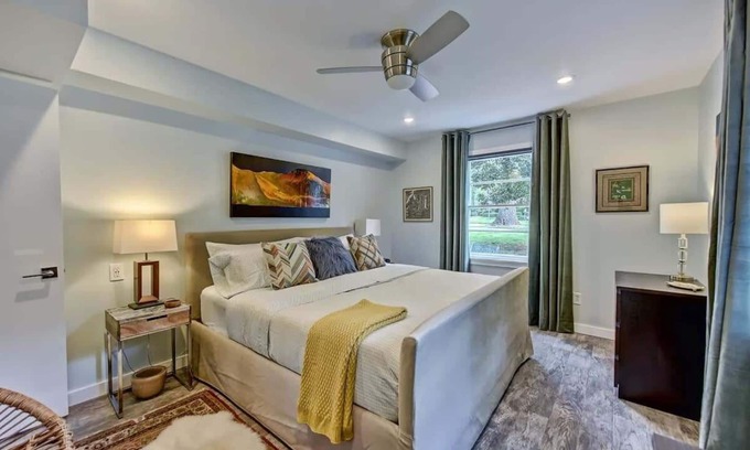 Cherry Condo | Retro Myers Park 1BR King Condo | Queens Rd