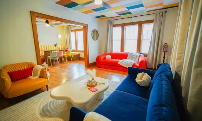 Southeast Omaha Apartment | Retro Retreat|Funky Vibes Duplex