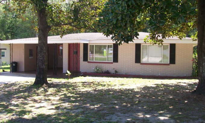 Dunnellon House | Retro River Pad