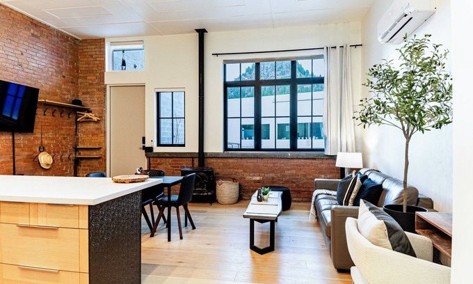 Grand Forks Apartment | Retro Vibe, downtown Grand Forks