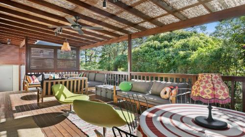 Bateau Bay House | Retro Vibes