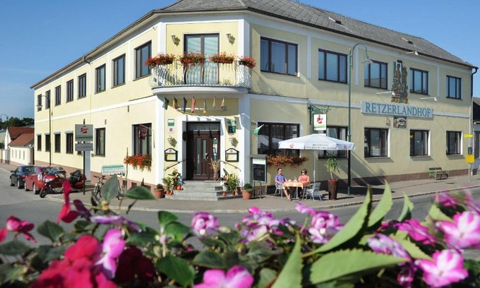 Zellerndorf Hotel | Retzerlandhof Familie Graf