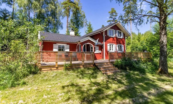 Svenljunga Municipality House | Revesjö - House with fantastic lake view. Secluded location!