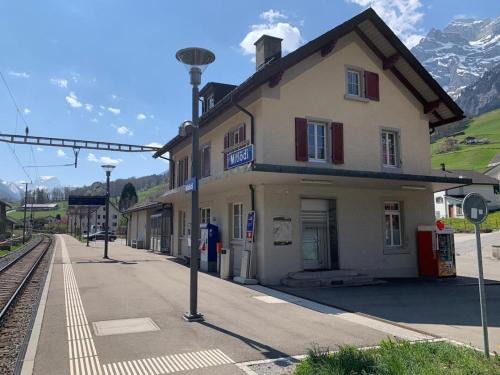 Schwanden House | Revier schlicht und bahnsinnig