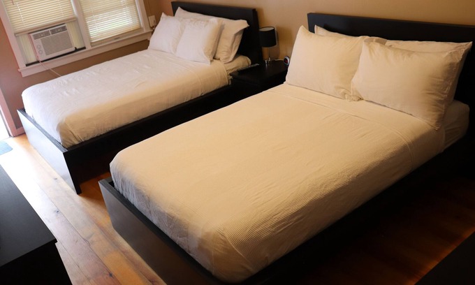 Roscoe House | Reynolds House Inn - Motel Strip - 6