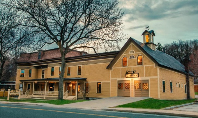 Barre Bed & Breakfast | Reynolds House Inn