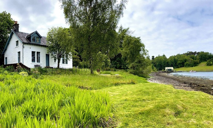 Oban Cottage | RHUNACAIRN, pet friendly, with open fire in Oban