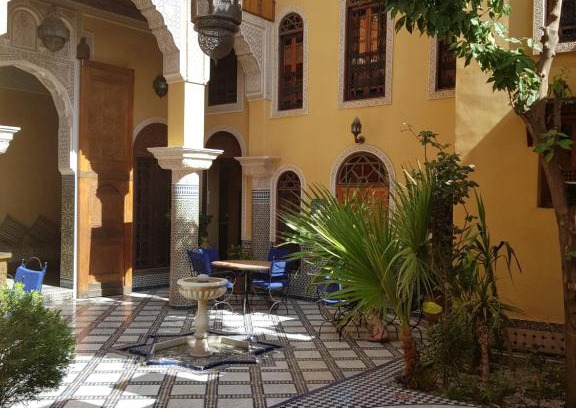 Ain Azlitan House | Riad Layalina Fes 7 Chambres & 18 Personnes Piscine, Parking, Vue & Wifi au Pied Medina