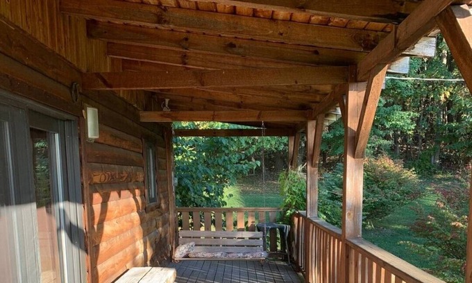 Mabie Cabin | Rich Mountain Retreat - secluded mountain cabin