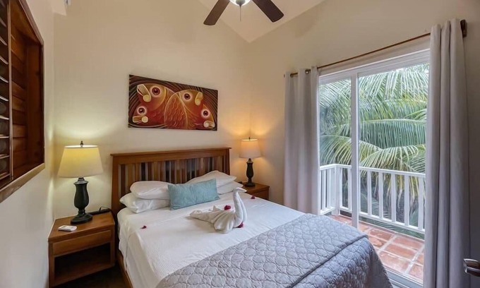 San Pedro Apartment | Rich's Poolside Retreat @Sapphire Beach Resort
