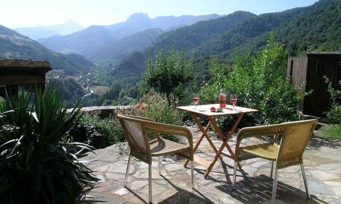 Basieda Apartment | Richard and Suzanne Aparment cozy with an incredible views, quiet Valley.