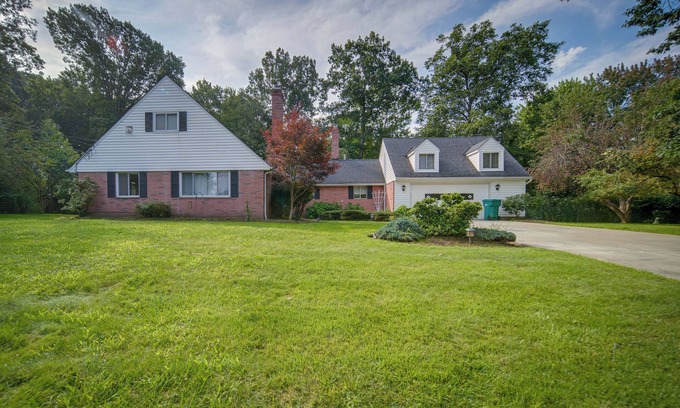 Richmond Heights House | Richmond Heights Retreat w/Patio + Fire Pit!