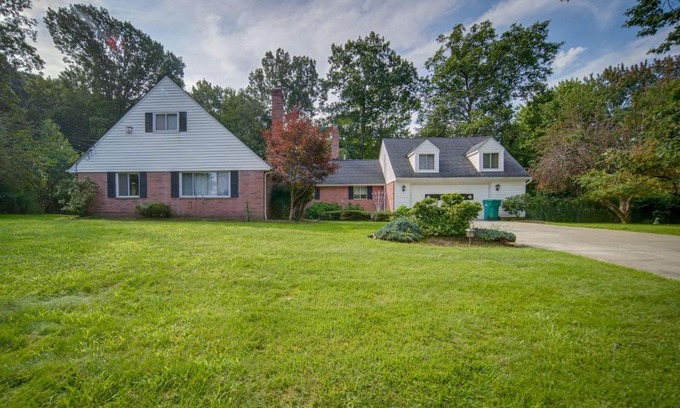 Richmond Heights House | Richmond Heights Retreat with Patio and Fire Pit!