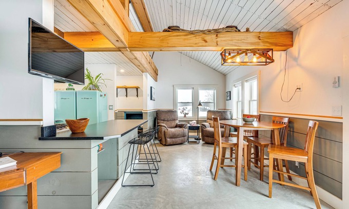 Hardwick Cabin | Ride From Your Door: Cabin w/VAST Trail Access!