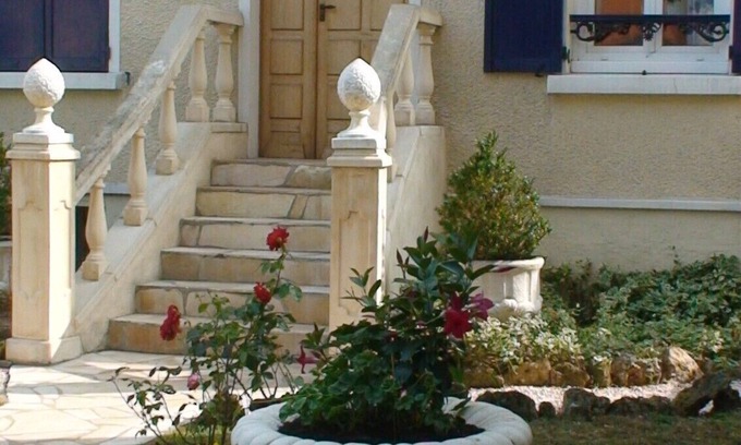 Champigny-sur-Marne Apartment | 'Right Bank' A stone's throw from Paris with garden 'Just like home'
