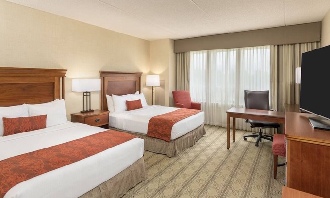 Blacksburg Hotel | Right in the Heart of Virginia Tech Campus | Perfect Family Stay | Free Parking